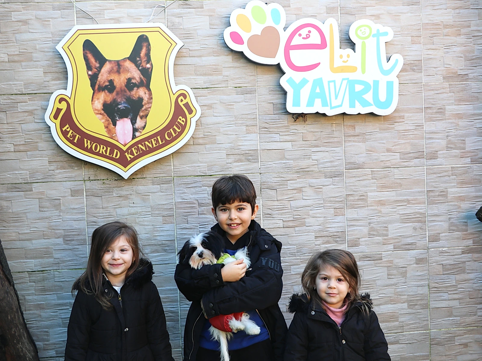 Çocuk oyuncu Emir Özyakışır Morkie dostuna kavuştu