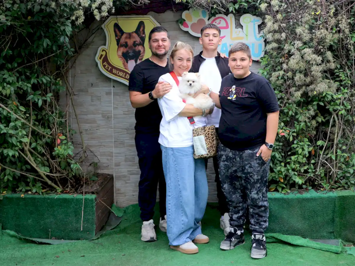 Yaman ailesi beyaz Pomeranian yavrusuna kavuştu